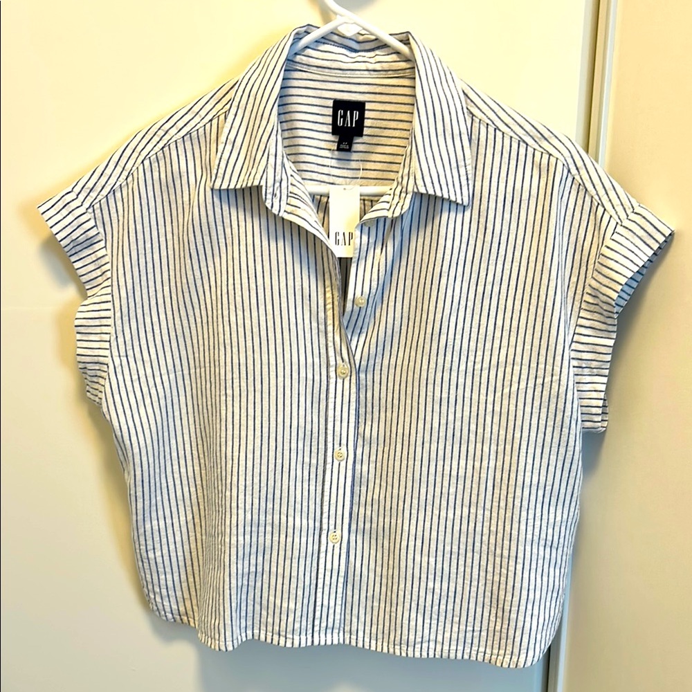 NWT Gap Linen Blend Button Down